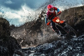 九游平台网站 -德布劳内连续十场比赛得分超过战术调整，湖人挑战极限！