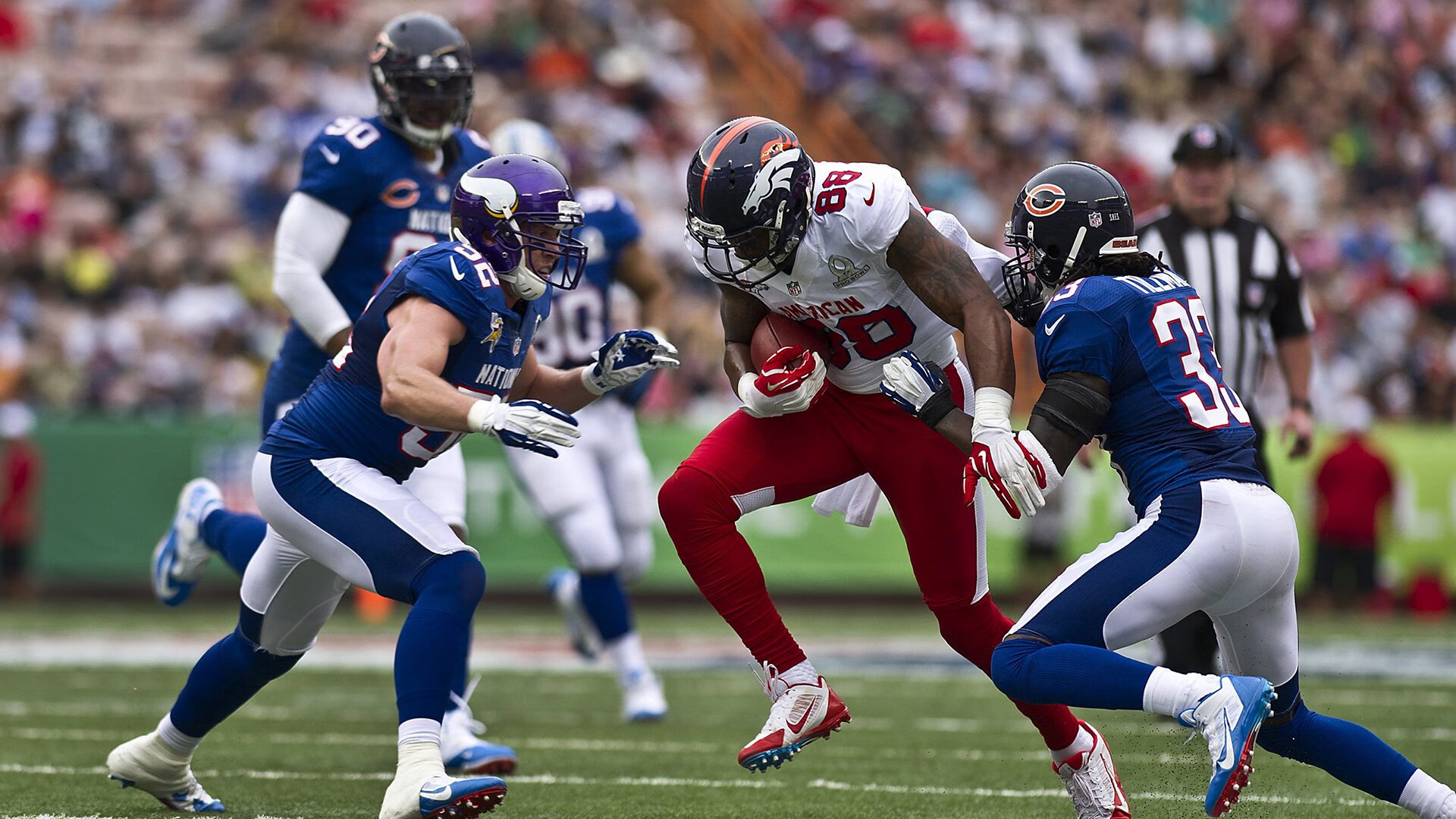 足球赛场焦点！比利时队对阵荷兰队，压哨绝杀，引爆全场观众欢呼